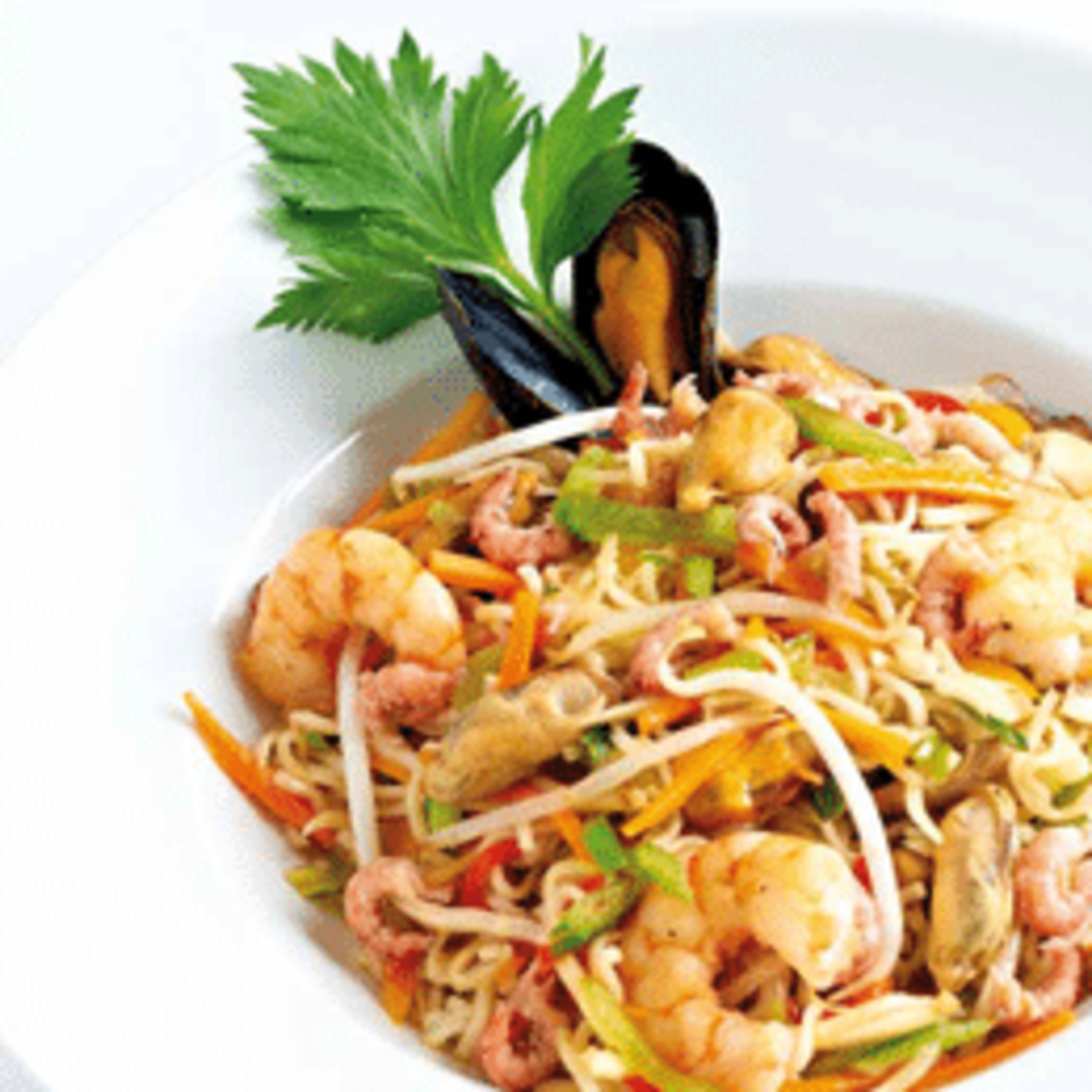 Asian noodles with mussels and Martin's IPA